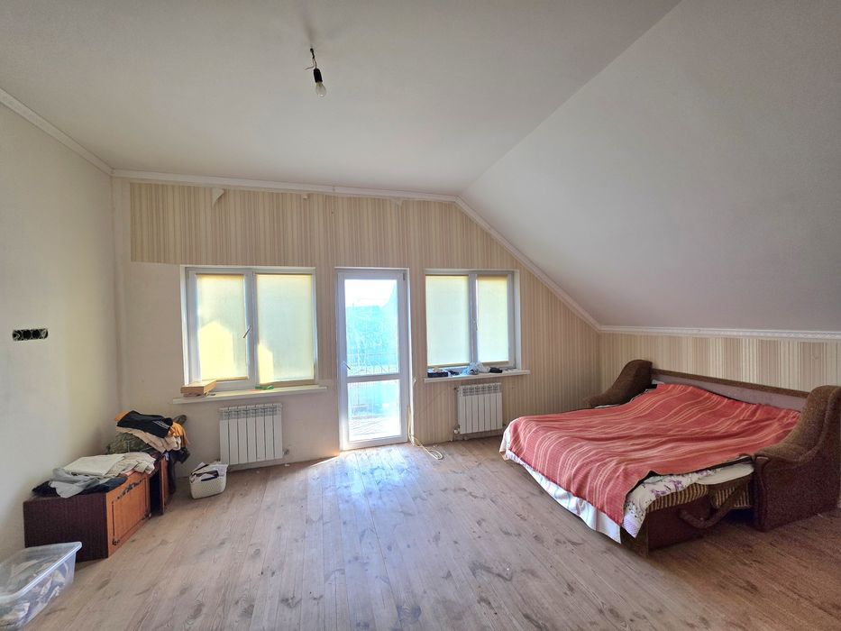 Будинок з незавершеним ремонтом 178м.кв. з гаражем
