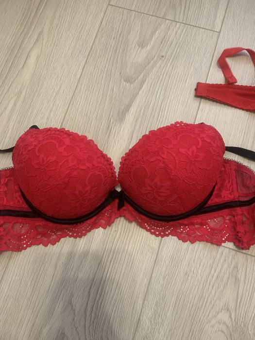 Червоні лівчики за два