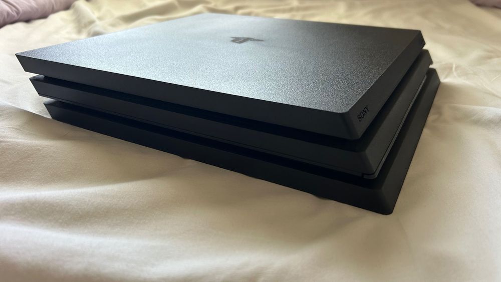 PS4 Pro 1TB com caixa