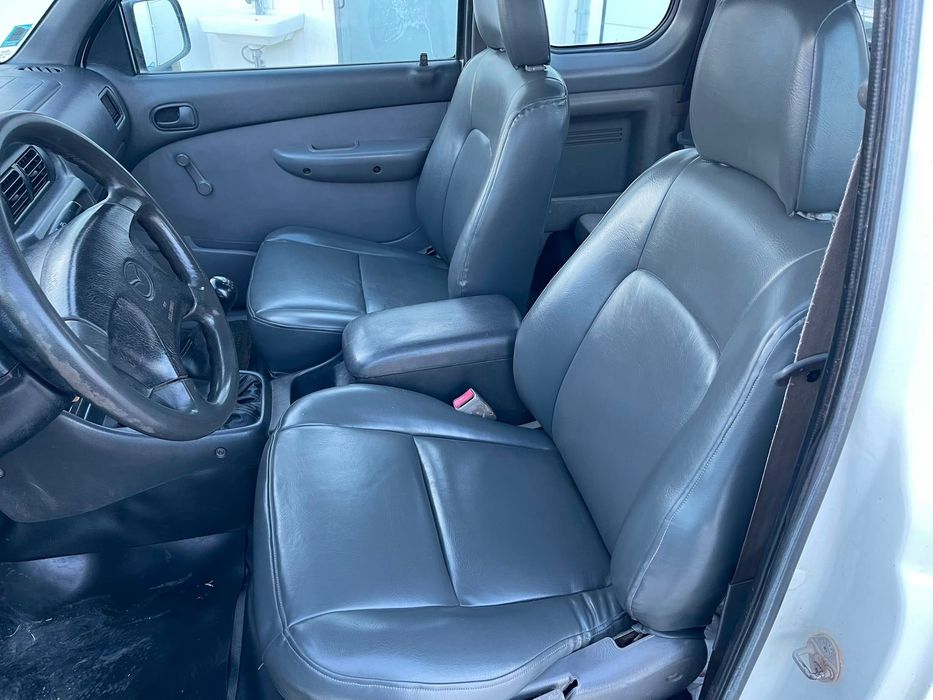 Mazda B 2500 — fotografia 10