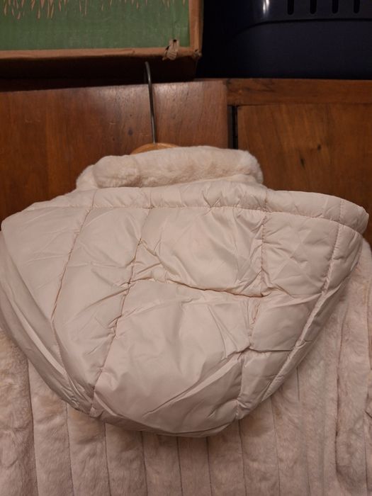 Kurtka damska futrzana z kapturem.