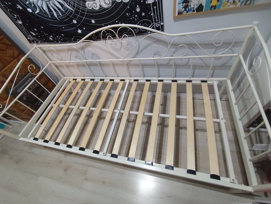 Oddam za darmo  łóżko jednoosobowe z materacem