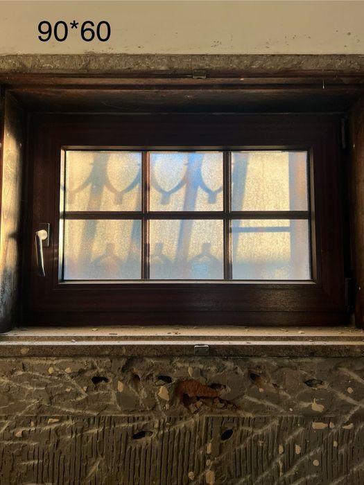 Conjunto de janelas e portas em PVC REHAU – castanho madeira