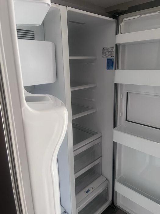 Sprzedam lodówkę samsung  uszkodzona