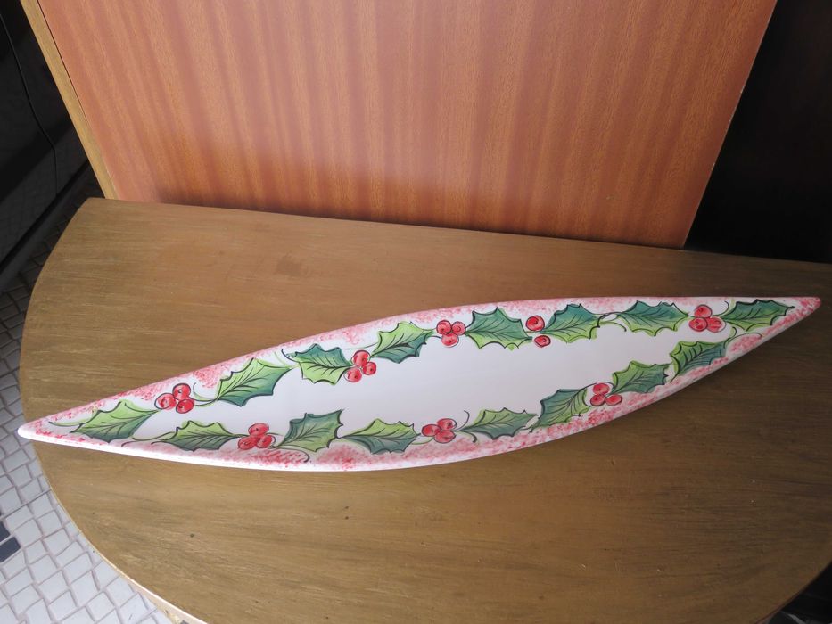 Travessa para peixe, em louça.  Nova,