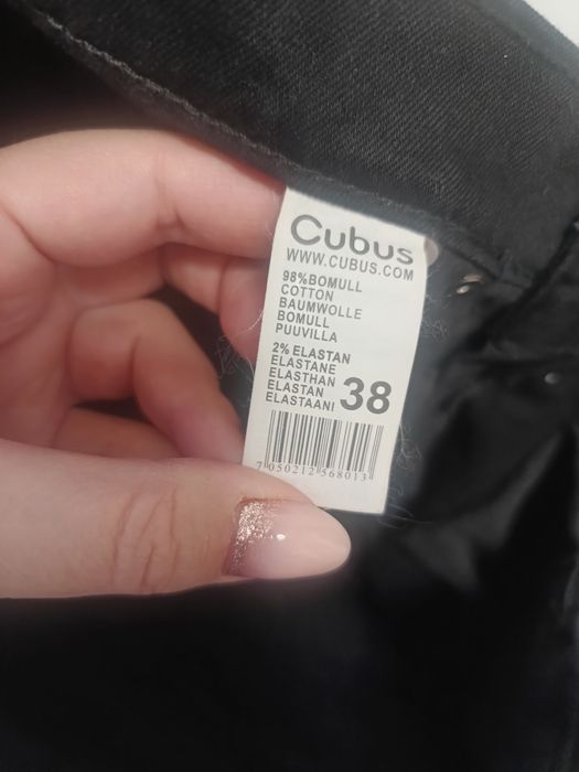 Damskie czarne klasyczne jeansowe spodnie marki Cubus 38/M