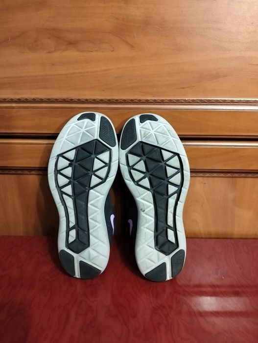 Взуття , кросівки   Nike .