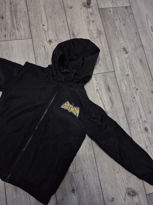 Czarna chłopięca kurtka Batman Sinsay 134