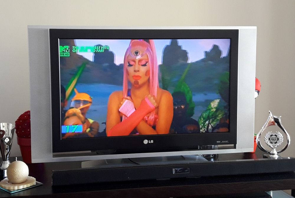 LG LCD Screen, 93x54 cm, 80% of Screen Area64551459396353120