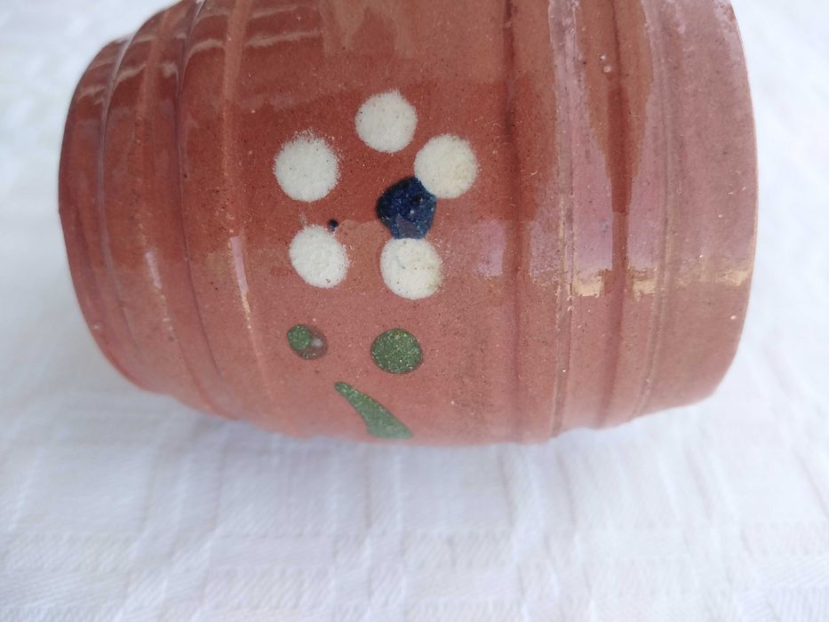 Pequena Caneca de Barro