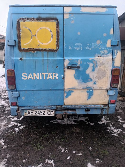 Продам Mersedes benz 207d 2.4L