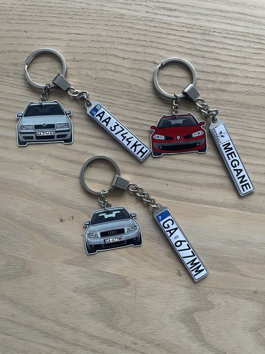 Брелки. Брелок з номером та моделькою авто. Брелок авто
