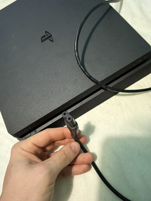 PlayStation4 slim 500gb +kierownica, dwa pady i gry