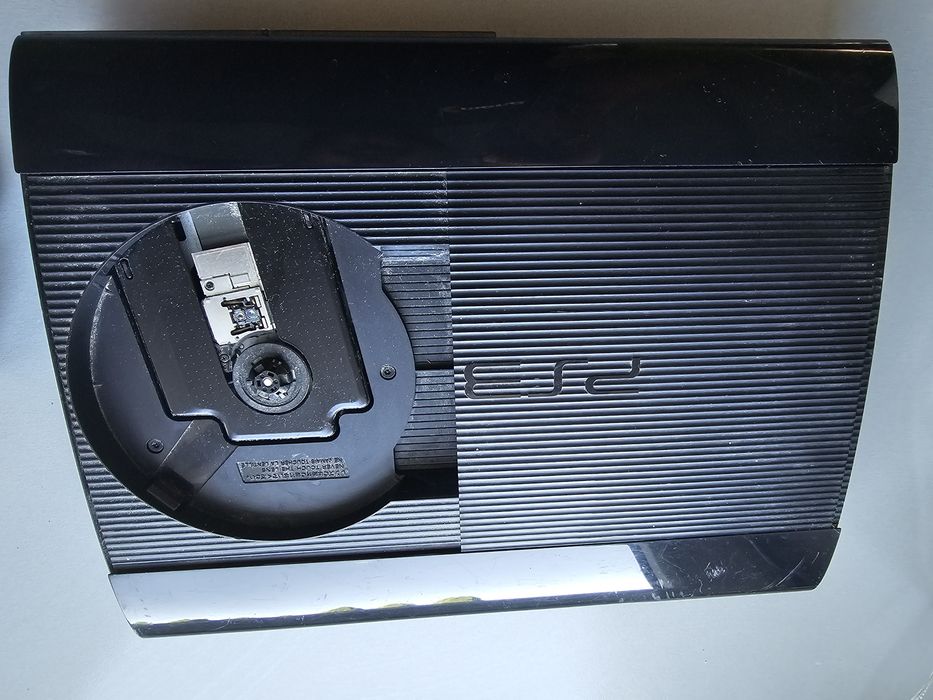 Playstation 3 super slim + 1 pad REZERWACJA