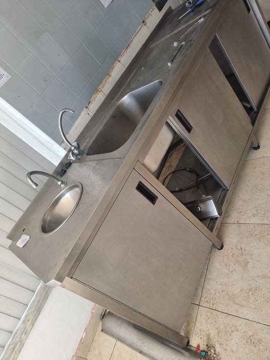 Bancada de inox com cuba e torneira