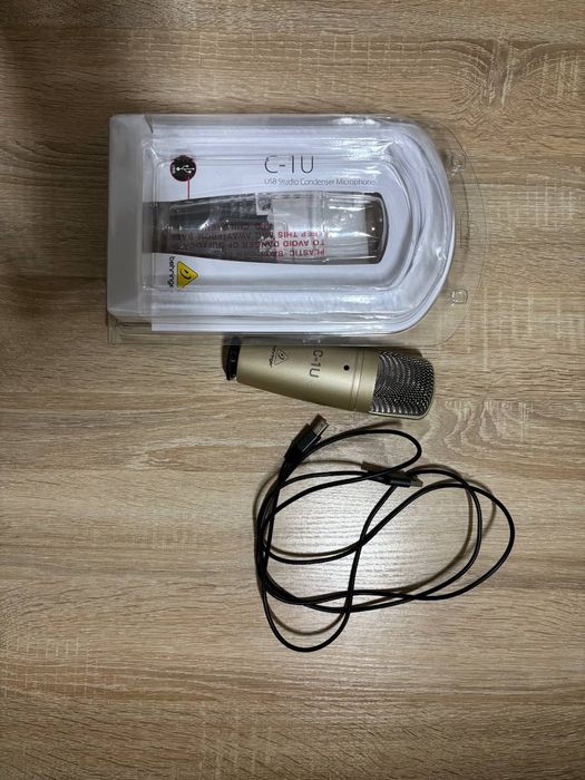 Мікрофон та стійка