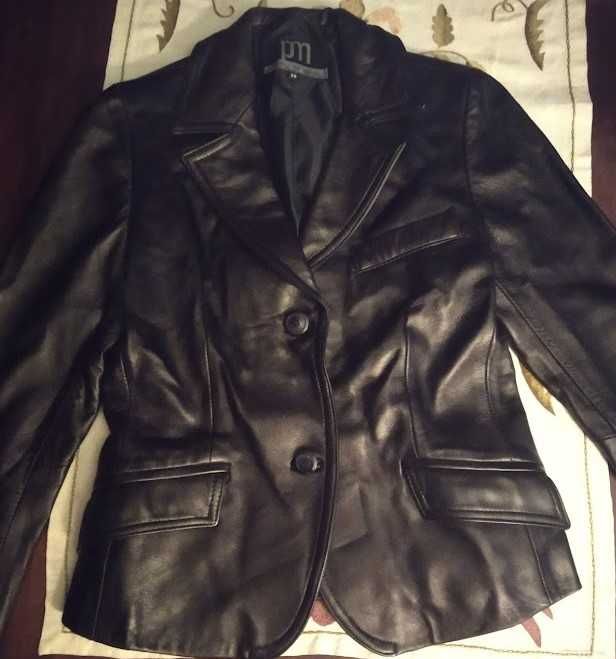 Casaco de mulher castanho escuro em pele sintética