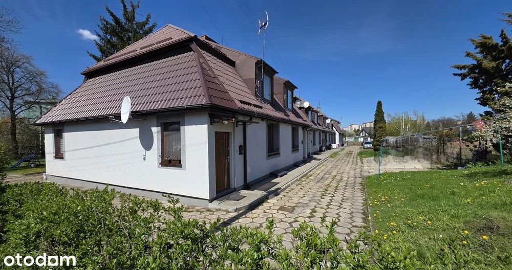 Dwupoziomowe mieszkanie z niezależnym wejściem | Reden | klimat domu