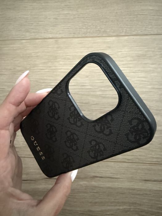 Etui iphone 14 pro Guess szare