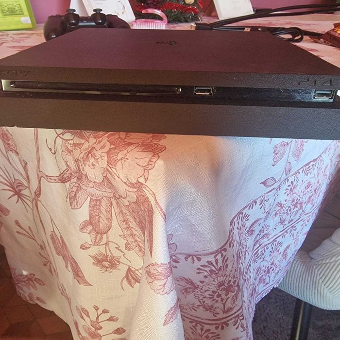 Playstation 4 slim
