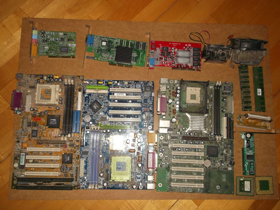 Радіодеталі , компютерні комплектуючі