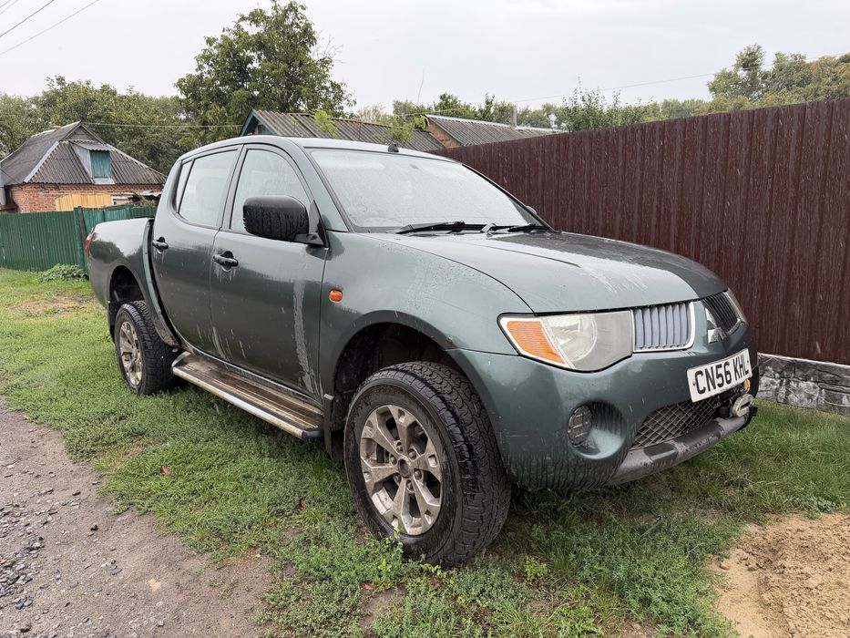 Mitsubishi L200 у відмінному стані!