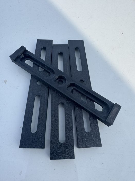 Безрамкове кріплення номерного знака авто