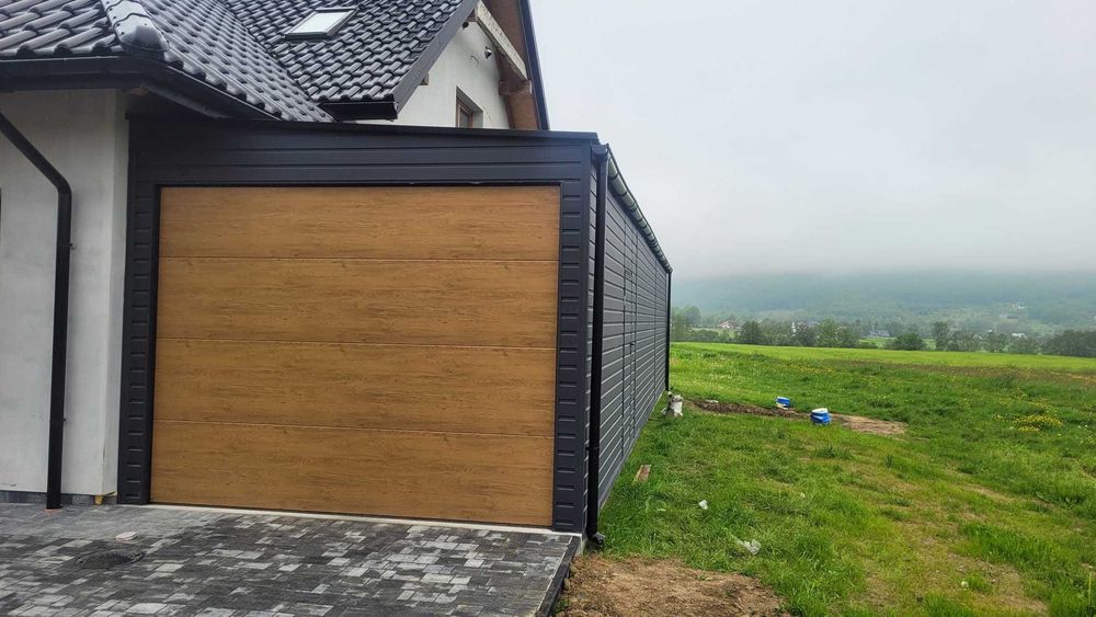 Garaż 3,5 x 14 m przy elewacji