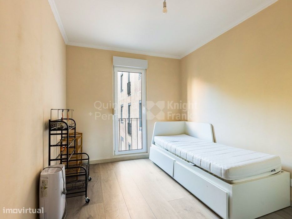 Apartamento T2+1 para arrendamento mobilado na Encarnação