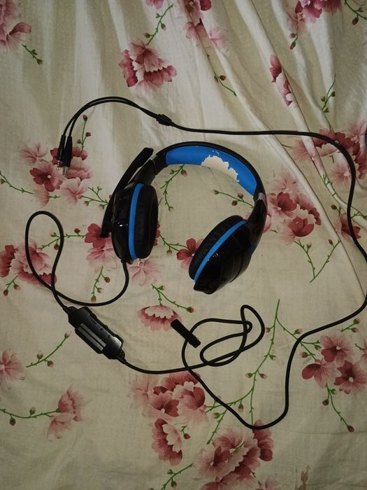 Навушники з мікрофоном