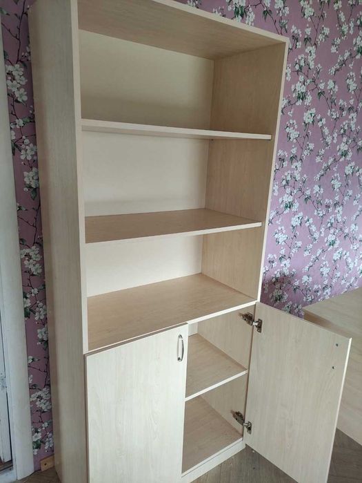 Продам меблі для офісу