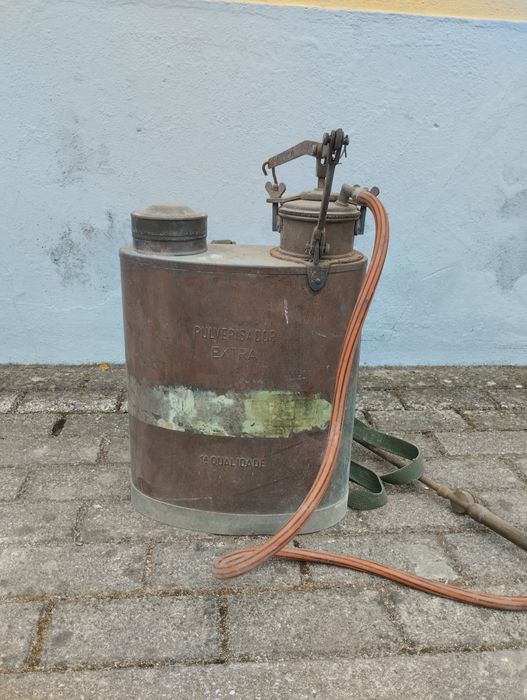 Pulverizador antigo de cobrem
