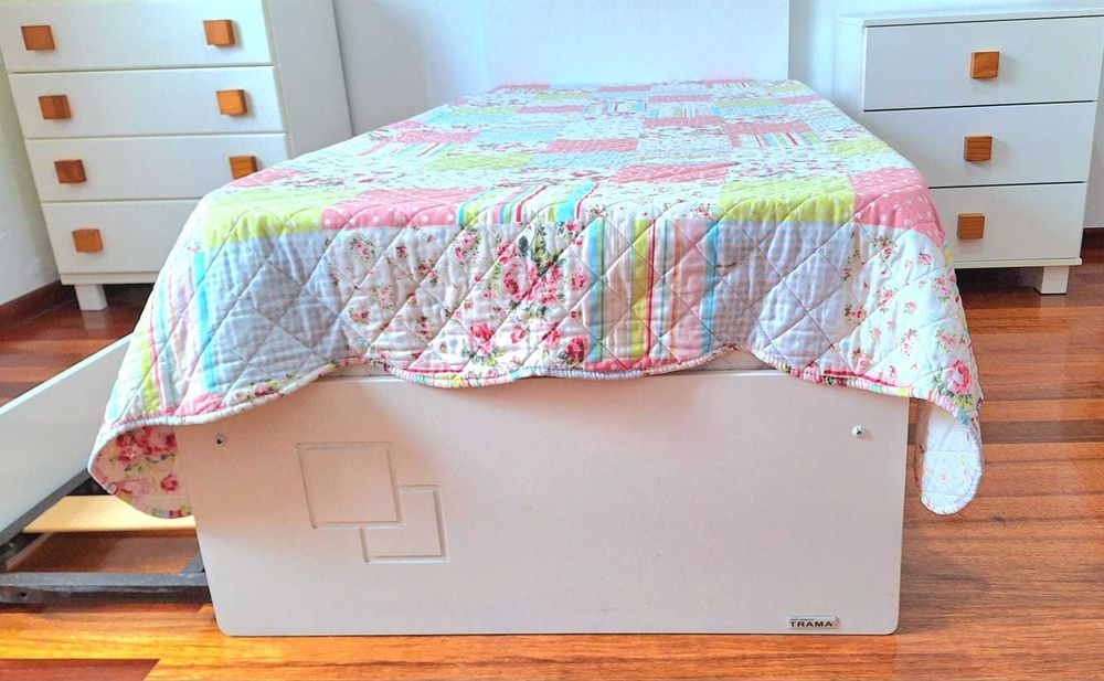Quarto cama criança TRAMA (cama+colchão+mesa de cabeçeira+cómoda)