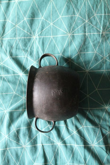 Garnek żeliwny stary