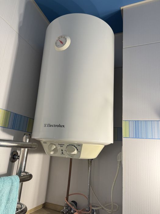 Бойлер Electrolux EWH 30 Quantum Slim Б/У