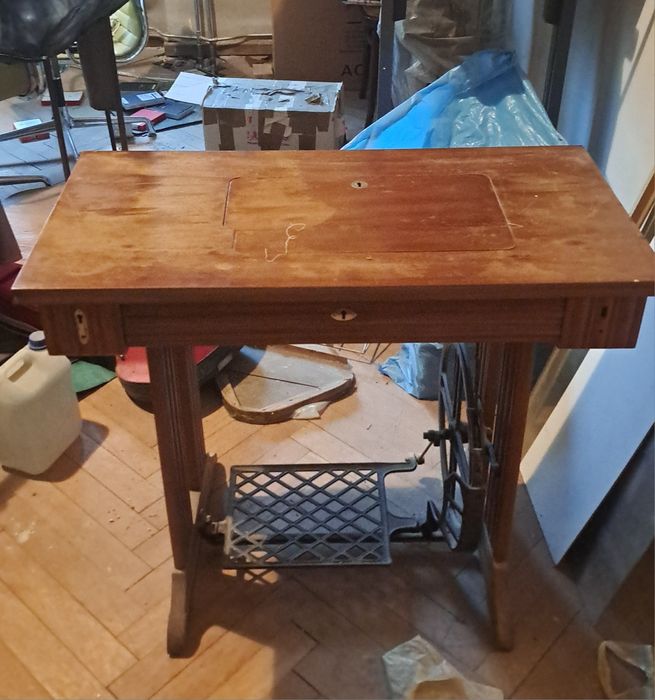 Maszyna do szycia ze stolikiem Csepel 30