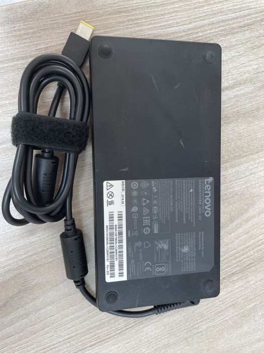 Оригінальні потужні блоки живлення під ігрові ноутбуки.