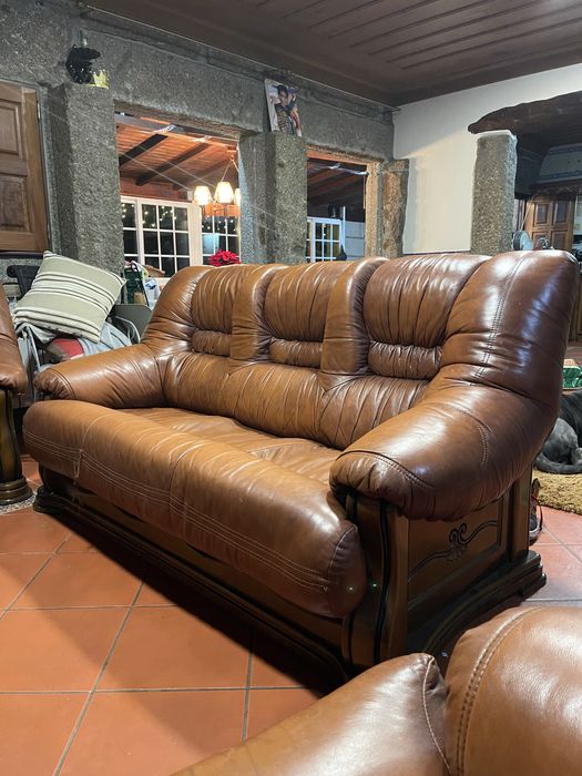 Conjunto de sofás em pele