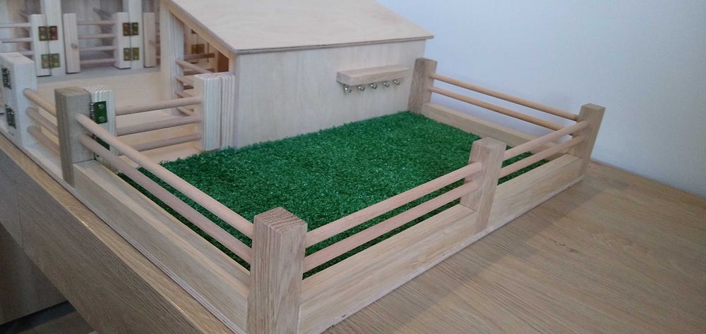 Stadnina dla koni typu ,, schleich" drewniana 6 boksów