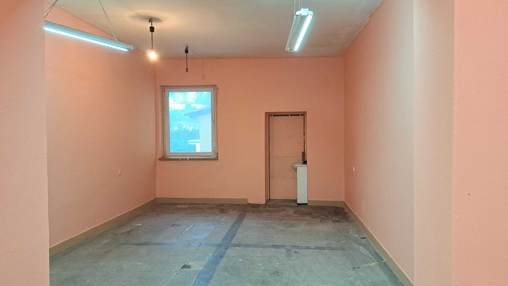 DUŻY lokal z własnym parkingiem i dużym magazynem przy drodze 791 w ścisłym centrum Trzebini