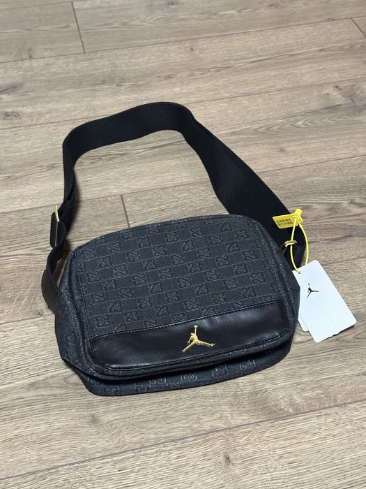 Сумка Air Jordan Monogram Crossbody | Nike, найк, джордан месенджер