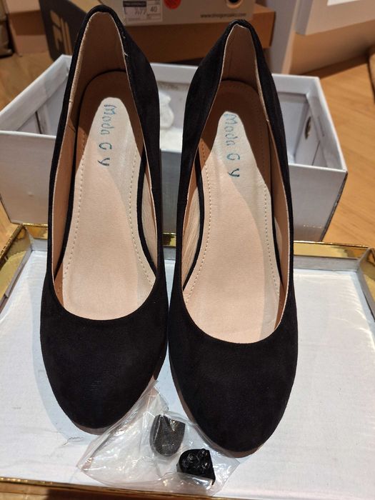 Sapatos pretos n. 38