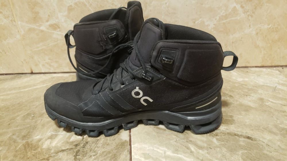 Кросівки оригінальні gore-tex waterproof On Cloud, розмір 40,5