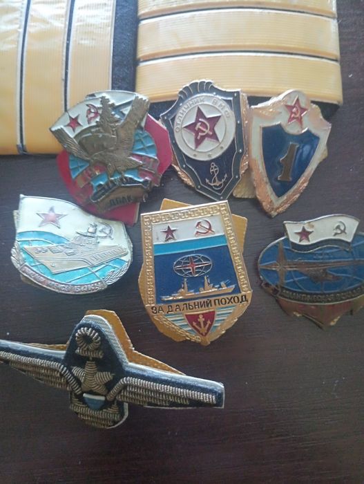 Значки ВМФ СССР  крейсер Баку