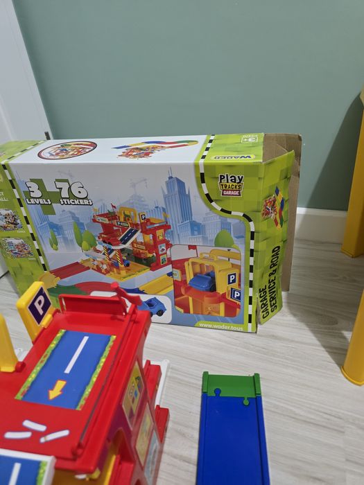 WADER Garaż Serwis z drogą 3 poziomy 50470 Zabawka dla dzieci + 2 autk