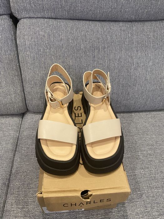 Nowe skórzane sandały damskie