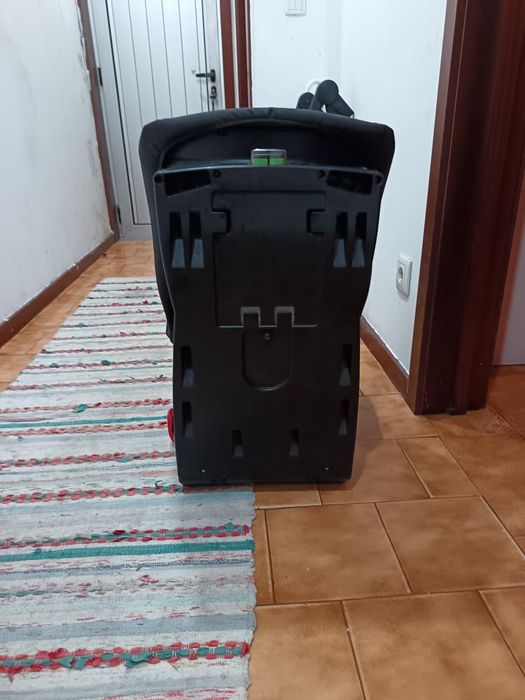 Cadeira Auto Bebé confort Axiss giratória