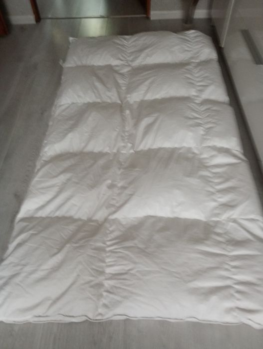 Sprzedam ładną kołdrę duża puchową białą