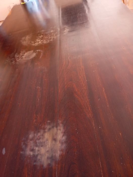 Mesa de jantar rústica em madeira maciça