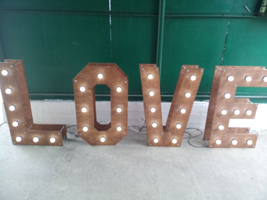 Ретробукви LOVE з підсвіткою висота 1 м фотозона